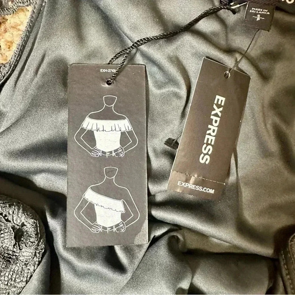 Women's EXPRESS Lace Off shoulder or one shoulder Bodysuit NWT Size S - Picture 3 of 3